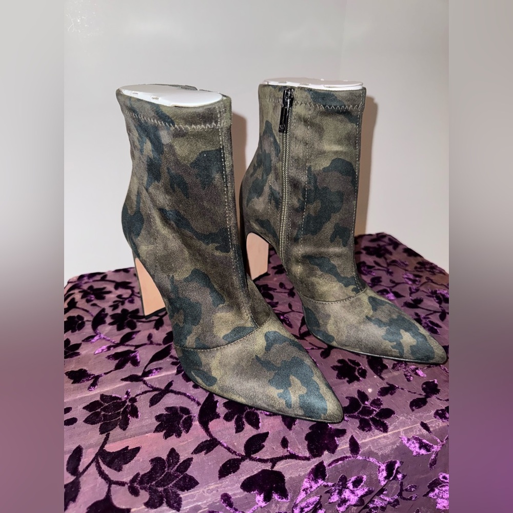 JESSICA SIMPSON army ankle boots with zippers on the inside